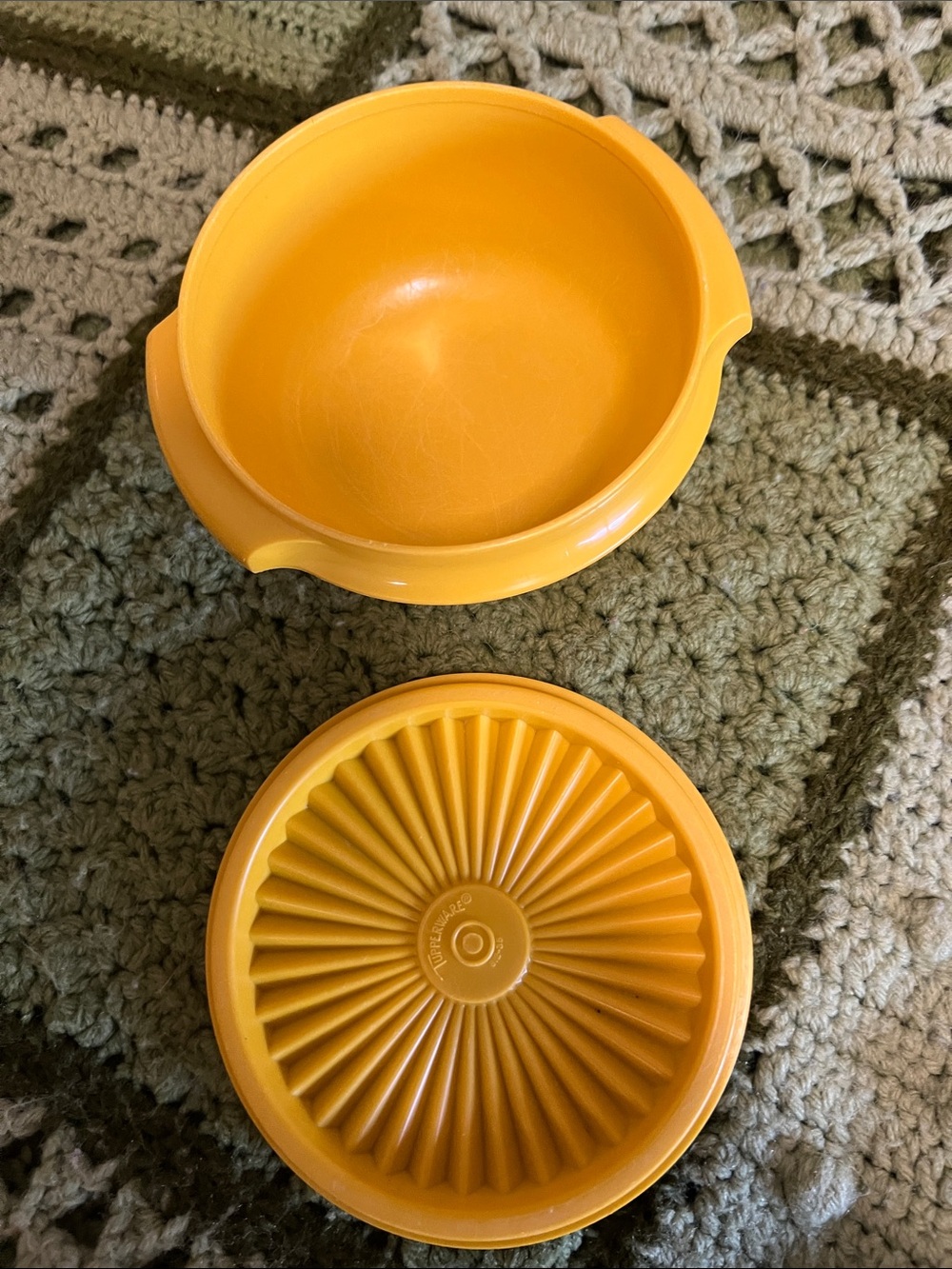 Tupperware Round Lidded Containers in Red, Yellow, Brown, and Olive - Picture 4 of 11